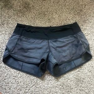size 6 Lulu lemon shorts